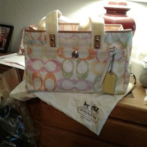 COACH TOTE   USED ONCE  DUST BAG INCLUDED